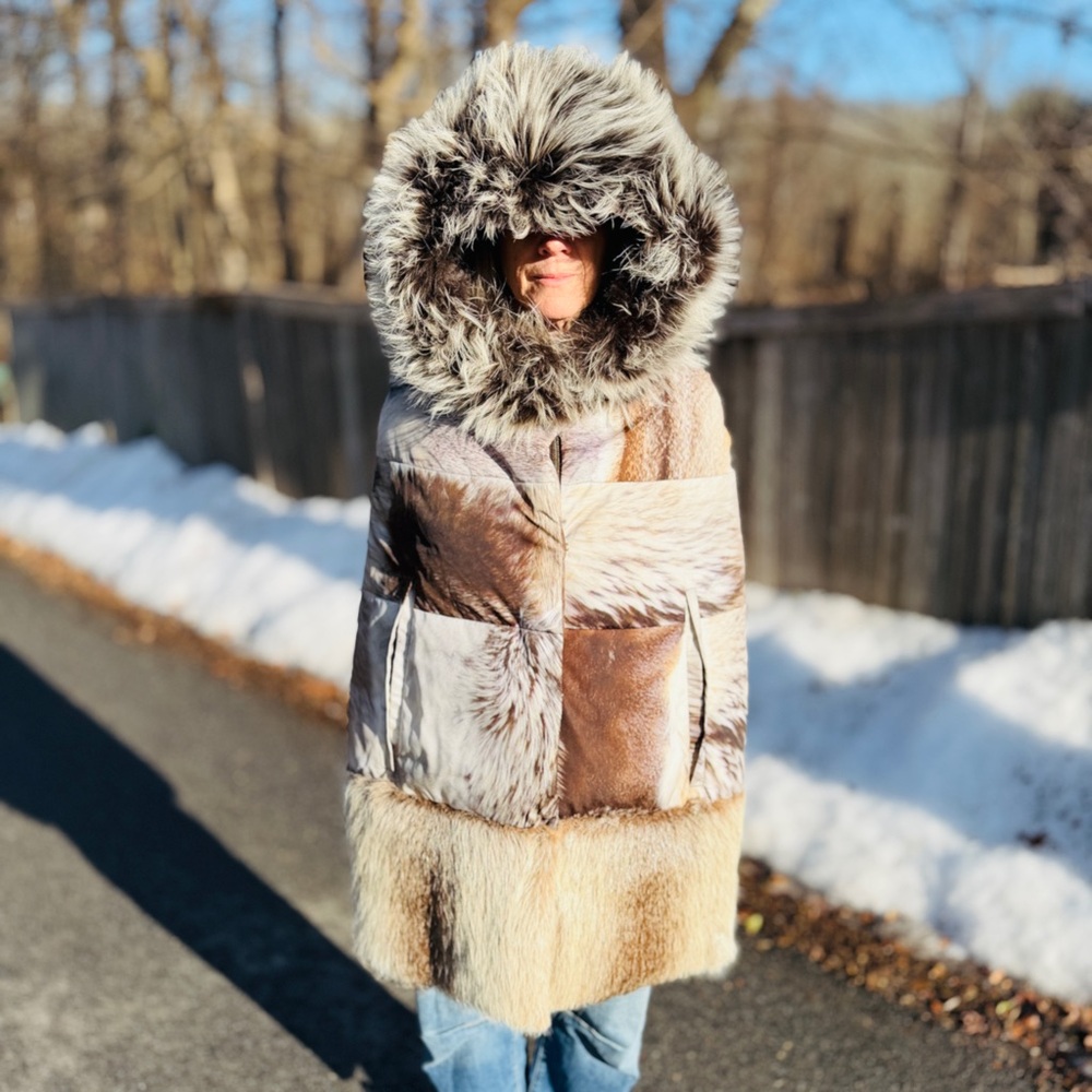 MONCLER GAMME ROUGE GIAMBATTISTA VALLI FUR HOODED CAPE 
One Size Fits Most